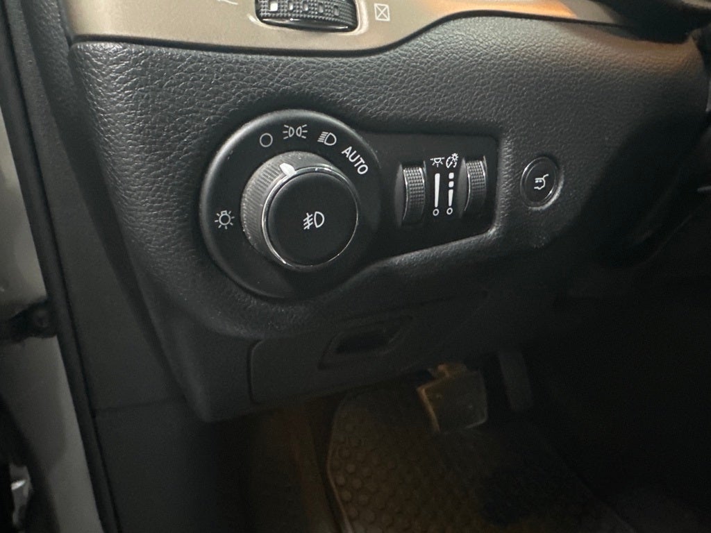 2017 Jeep Cherokee Latitude W/ HEATED SEATS & REMOTE START